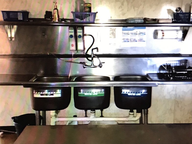 More Photos Of 1910 E National Pike, Scenery Hill Storefront Retail Office For Lease