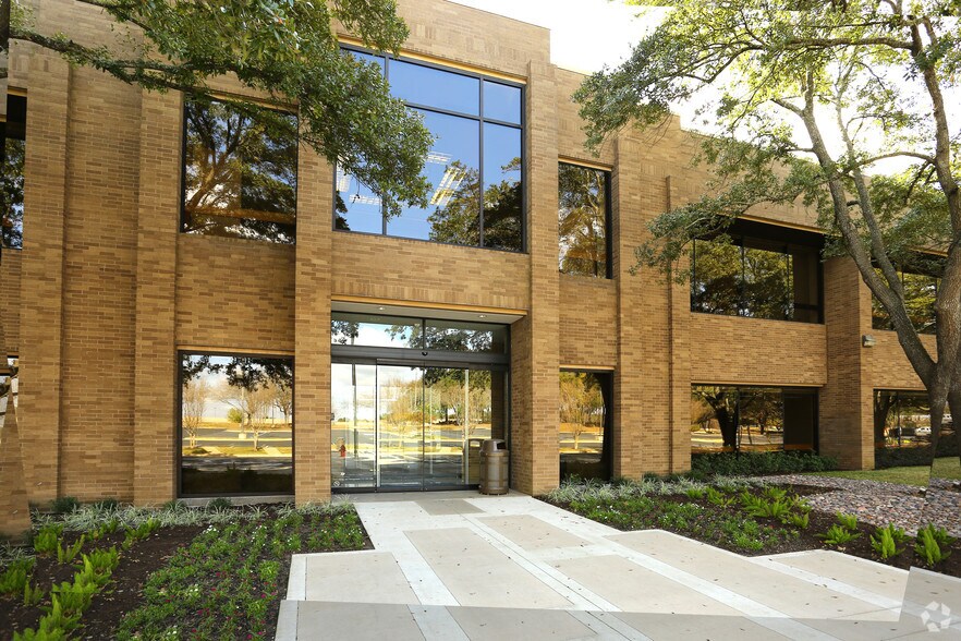 More Photos Of 5900 E Ben White Blvd, Austin Office For Lease
