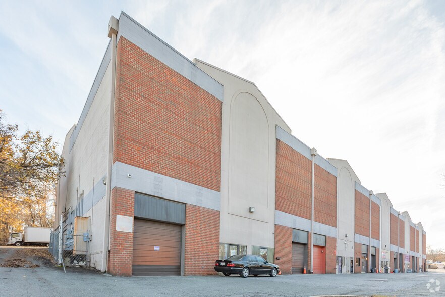 More Photos Of 8741 Ashwood Dr, Capitol Heights Warehouse For Lease