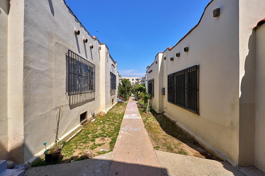 More Photos Of 3262 Monette Pl, Los Angeles Apartments For Sale