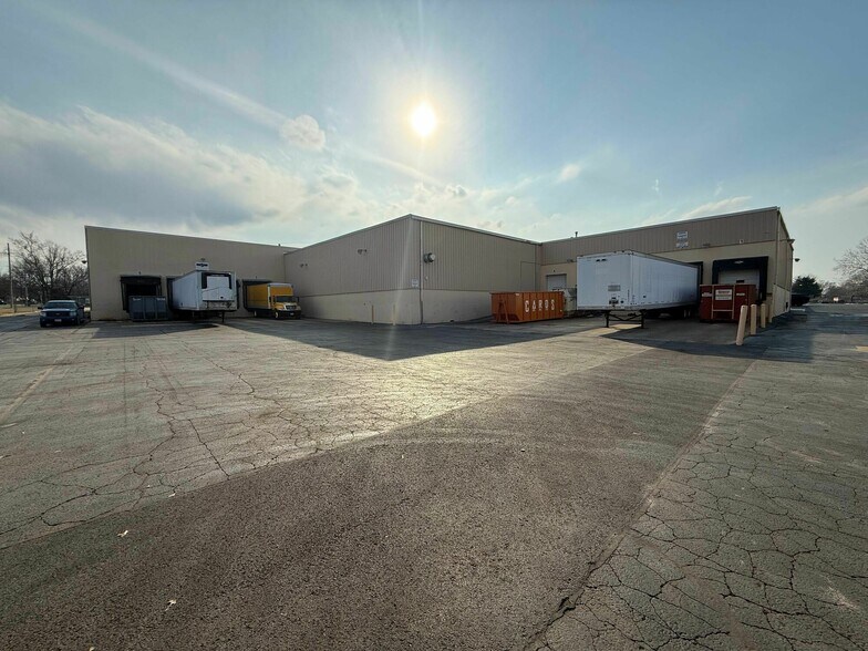 More Photos Of 424 N Cedarbrook Ave, Springfield Manufacturing For Sale