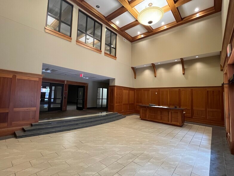 More Photos Of 111 Commerce Ave SW, Grand Rapids Schools For Lease