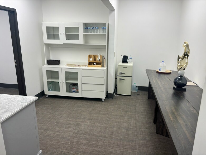 More Photos Of 6145 Scherers Pl, Dublin Light Distribution For Lease