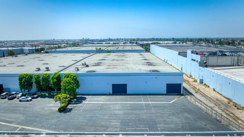 More Photos Of 2501-2551 S Alameda St, Los Angeles Unknown For Lease