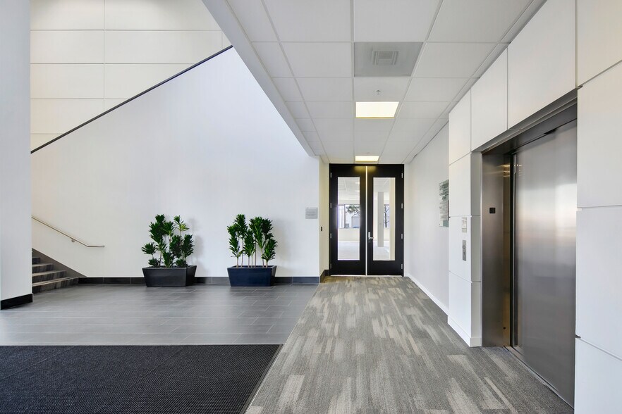 More Photos Of 2501 S Pullman St, Santa Ana Unknown For Lease