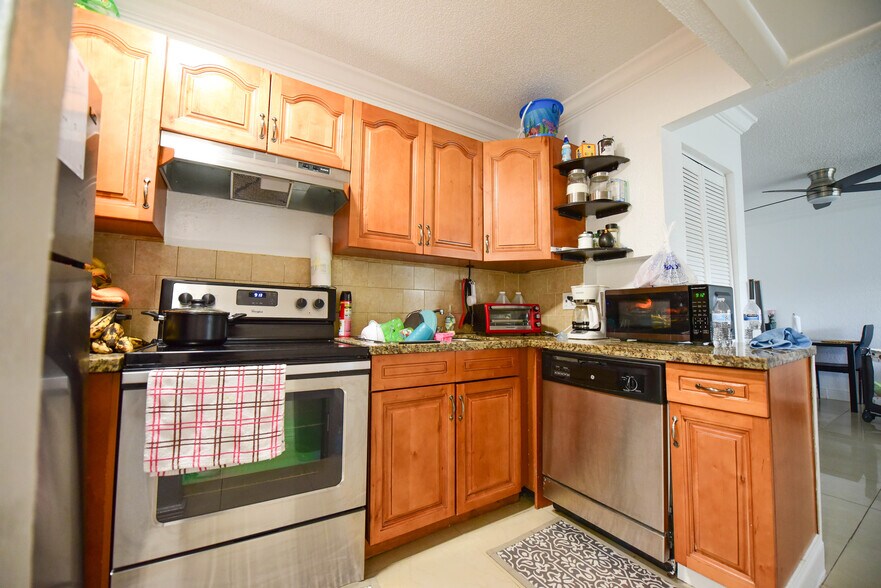 More Photos Of 6954-6956 SW 5th St, Margate Apartments For Sale