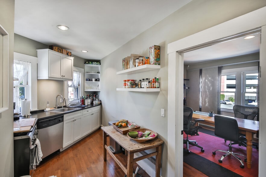 More Photos Of 4360 W Sunset Blvd, Los Angeles Storefront Retail Office For Sale