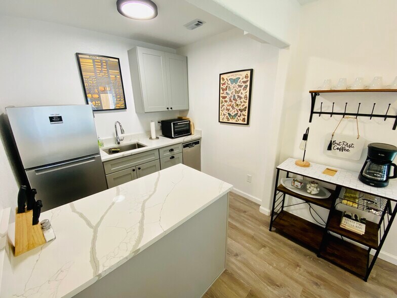 More Photos Of 104 Scudder Ln, Wimberley Hotel For Sale