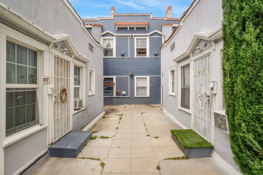 More Photos Of 975 S Ardmore Ave, Los Angeles Apartments For Sale