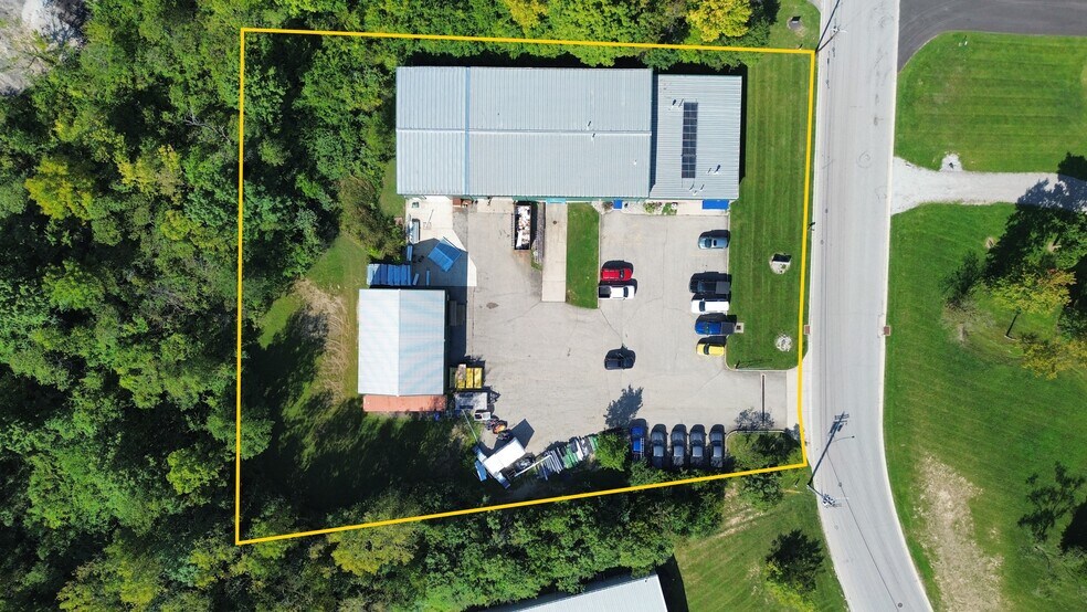 More Photos Of 319 Industrial Dr, Franklin Warehouse For Lease