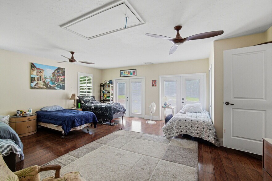 More Photos Of 4120 3rd Ave NW, Naples Apartments For Sale
