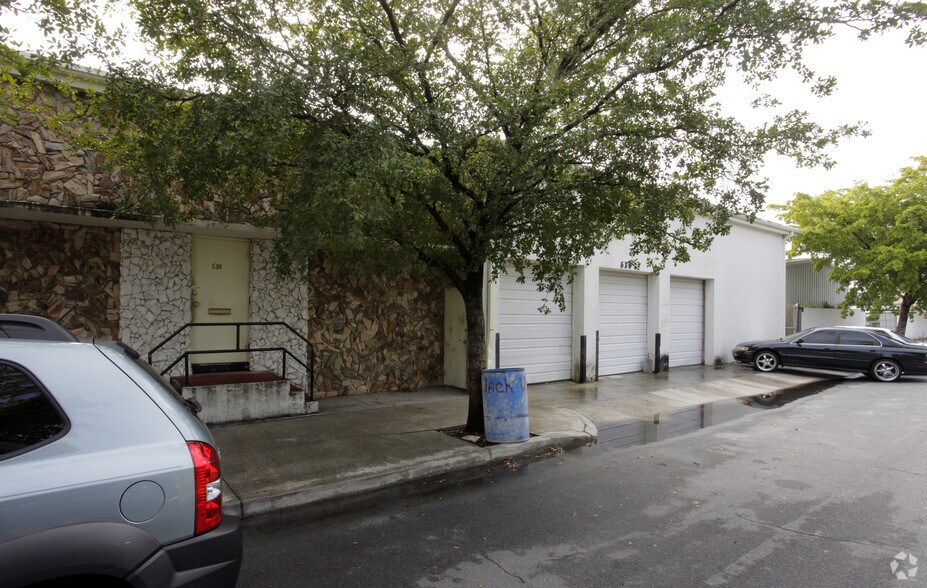 More Photos Of 530 17th St, West Palm Beach Light Distribution For Lease