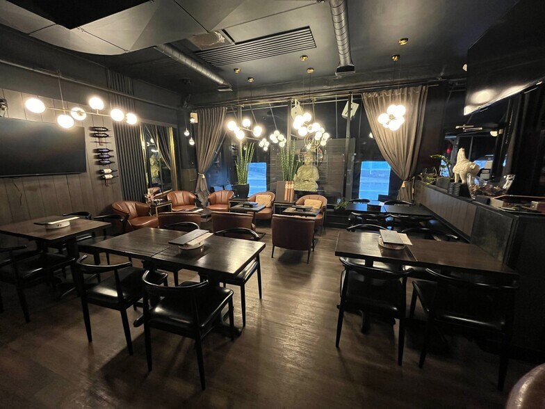 More Photos Of 621 N Fort Wayne Ave, Indianapolis Restaurant For Sale