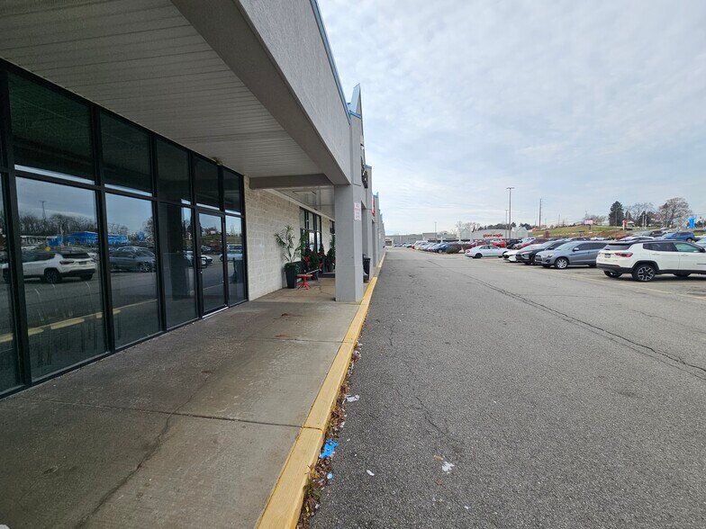More Photos Of 1811-1833 Mckees Rocks Rd, McKees Rocks Storefront For Lease