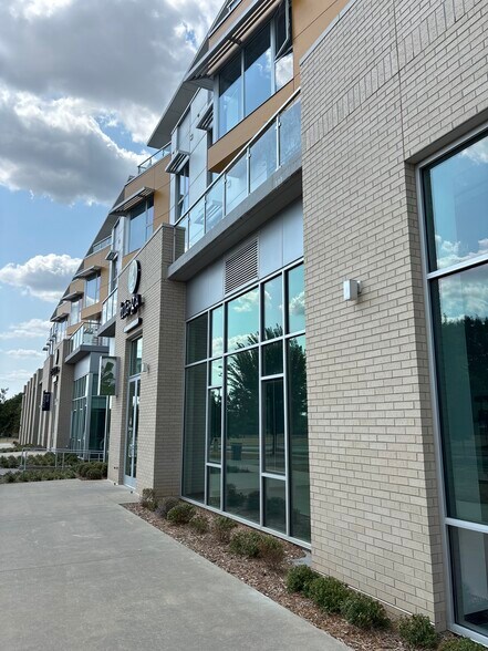 More Photos Of 1401 NE John Deshields Blvd, Bentonville Apartments For Lease