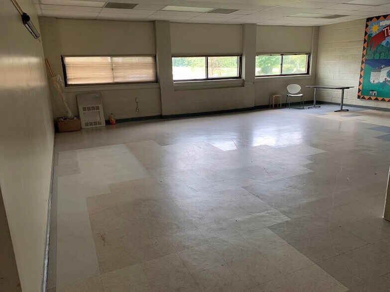 More Photos Of 12625 Fitzwater Dr, Nokesville Specialty For Lease