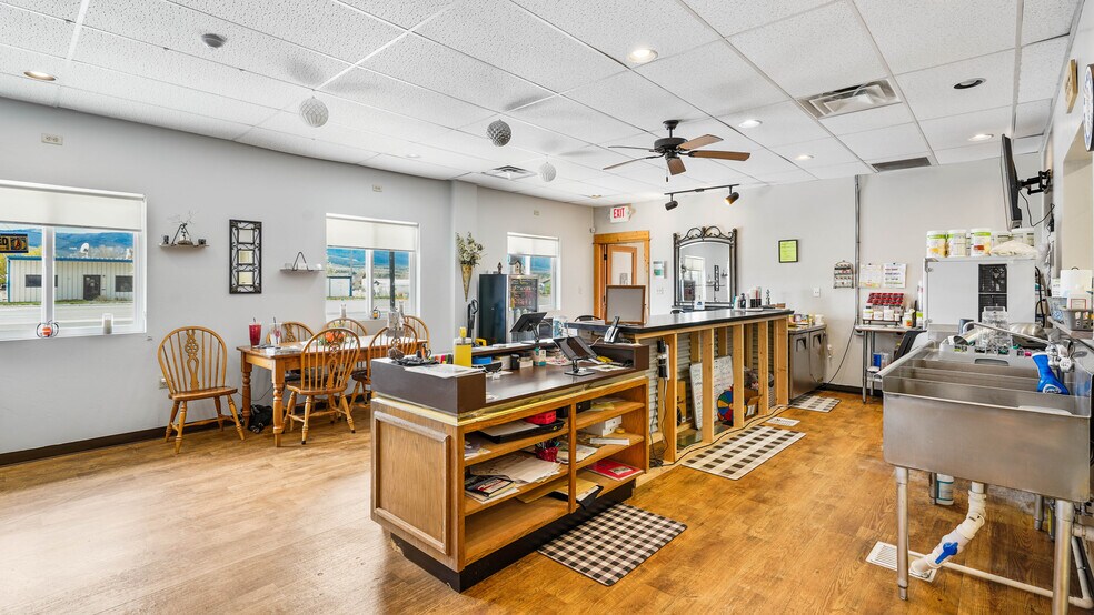 More Photos Of 500 N Front St, Townsend General Retail For Sale