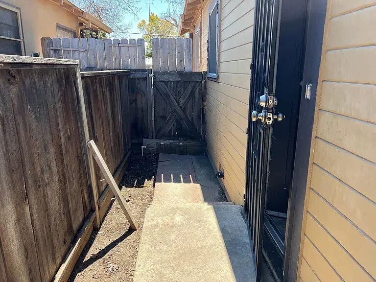 More Photos Of 301 E Morris Ave, Modesto Apartments For Sale