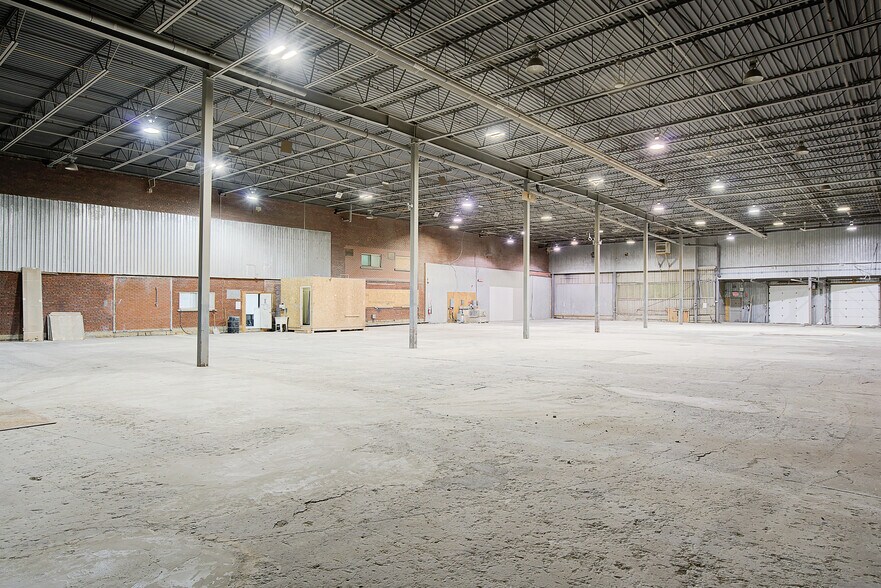 More Photos Of 1375 Rue Brouillette, Saint-hyacinthe Manufacturing For Lease
