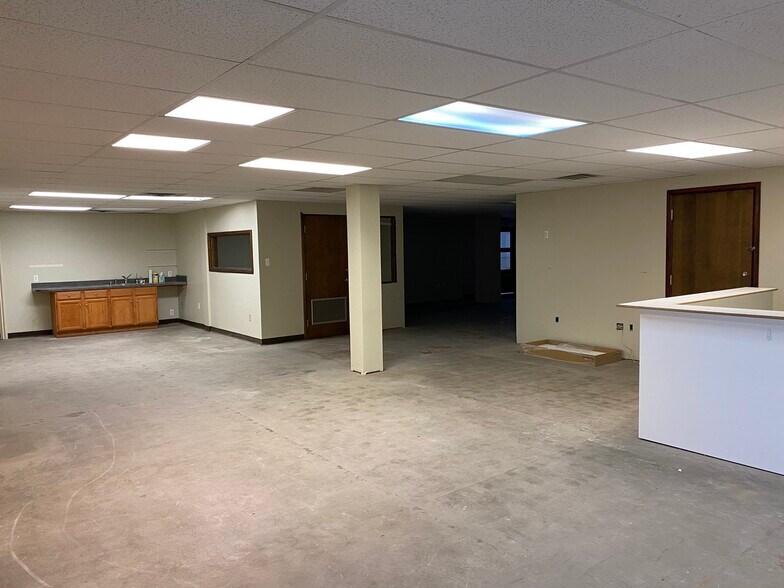 More Photos Of 231 Mac Ave, East Lansing Storefront Retail Office For Lease