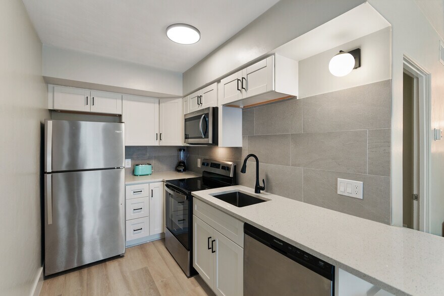 More Photos Of 974 Tennessee Ln, Sarasota Apartments For Sale