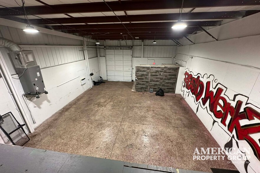 More Photos Of 4535-4557 Northgate Ct, Sarasota Light Distribution For Lease