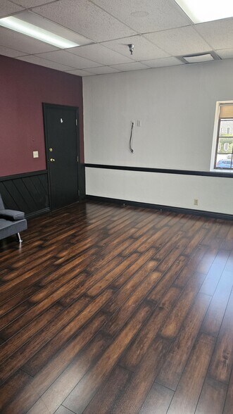 More Photos Of 120 S Victory Blvd, Burbank Loft Creative Space For Lease