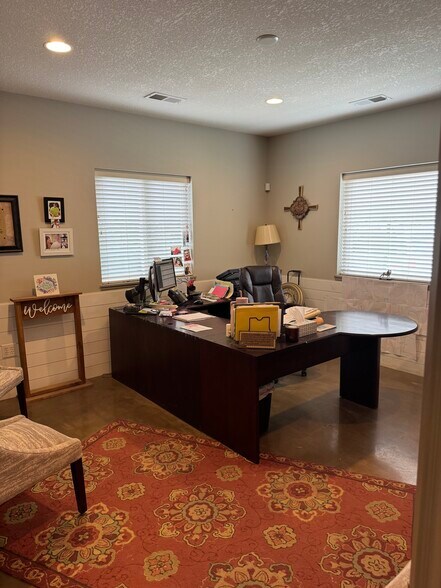 More Photos Of 996 Thornwood Dr, Heath Office For Sale