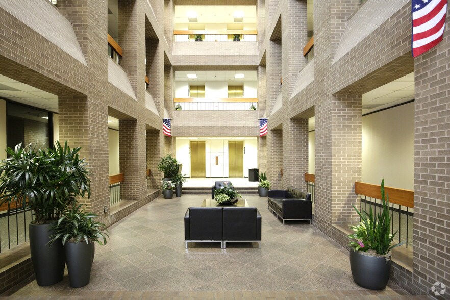 More Photos Of 5100 Westheimer Rd, Houston Office For Lease