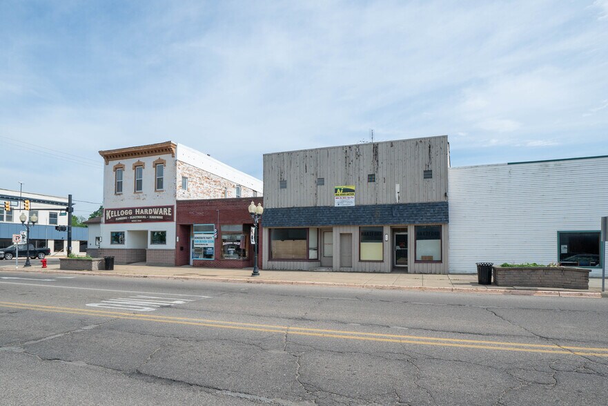 More Photos Of 10 W Main St, Hartford Storefront For Sale