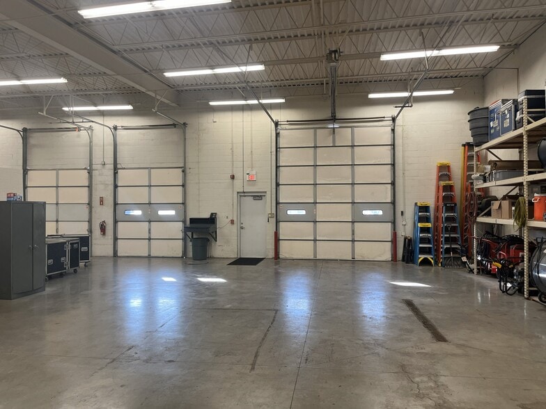 More Photos Of 3695 Prairie Lake Ct, Aurora Warehouse For Sale