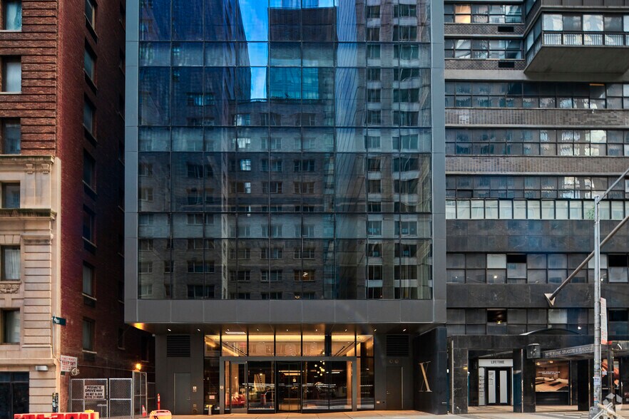 More Photos Of 106 W 56th St, New York Office For Lease