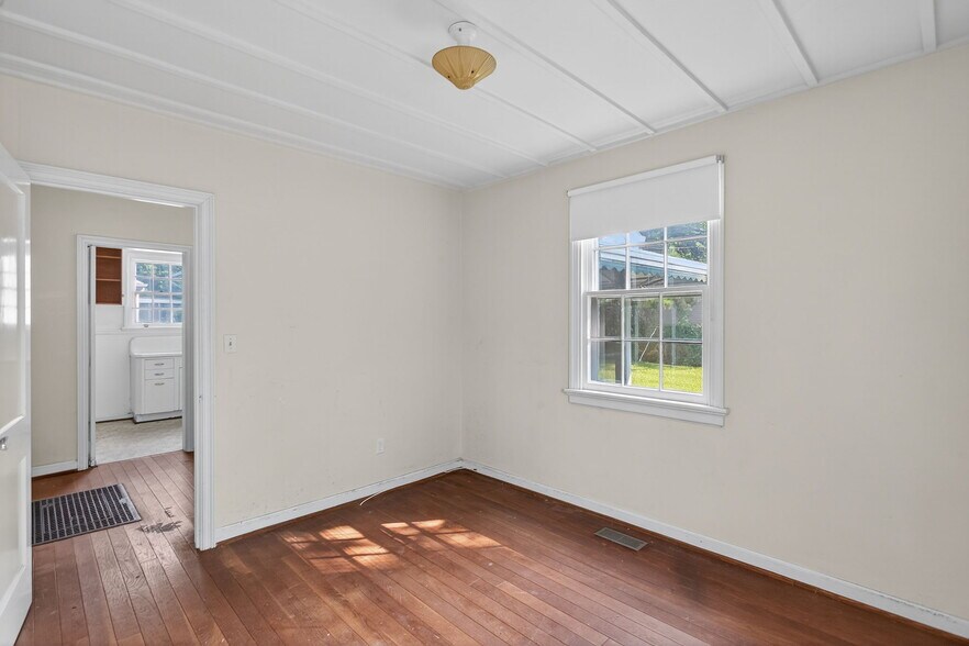 More Photos Of 5812 Jefferson Ave, Newport News Storefront For Sale