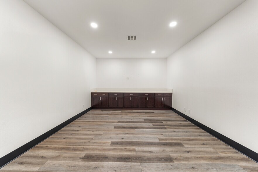 More Photos Of 23282 Peralta Dr, Laguna Hills Warehouse For Sale