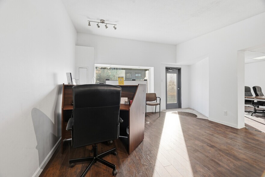 More Photos Of 2404 Saw Mill Run Blvd, Pittsburgh Storefront For Sale