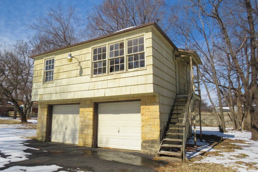 More Photos Of 1245 S Fabrique Dr, Wichita Flex For Sale