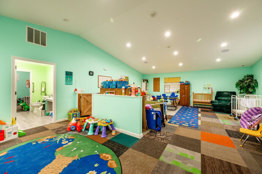 More Photos Of 751 Avoca Ave, Sheridan Daycare Center For Sale