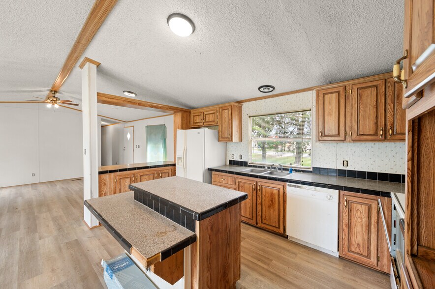 More Photos Of 7 Hills Rd, Newark Warehouse For Sale