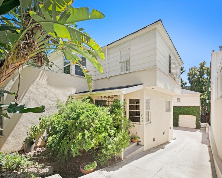 More Photos Of 8570 Holloway Dr, West Hollywood Multifamily For Sale