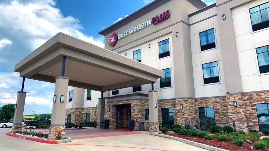 More Photos Of 310 E I 10 Frontage Rd, Flatonia Hotel For Sale