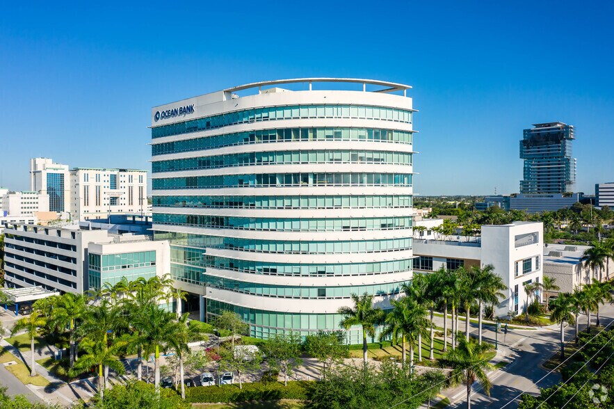More Photos Of 20900 NE 30th Ave, Aventura Office Residential For Lease