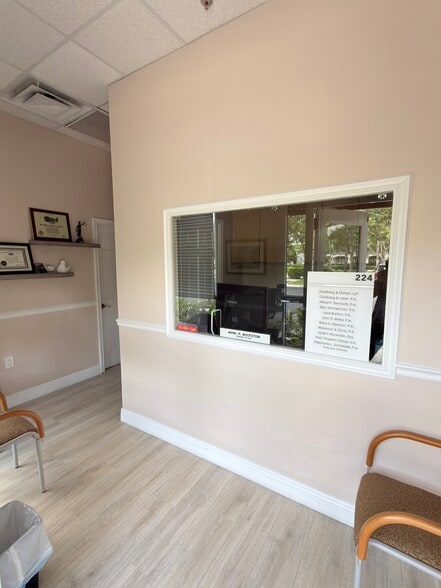 More Photos Of 10189 Cleary Blvd, Plantation Medical For Lease