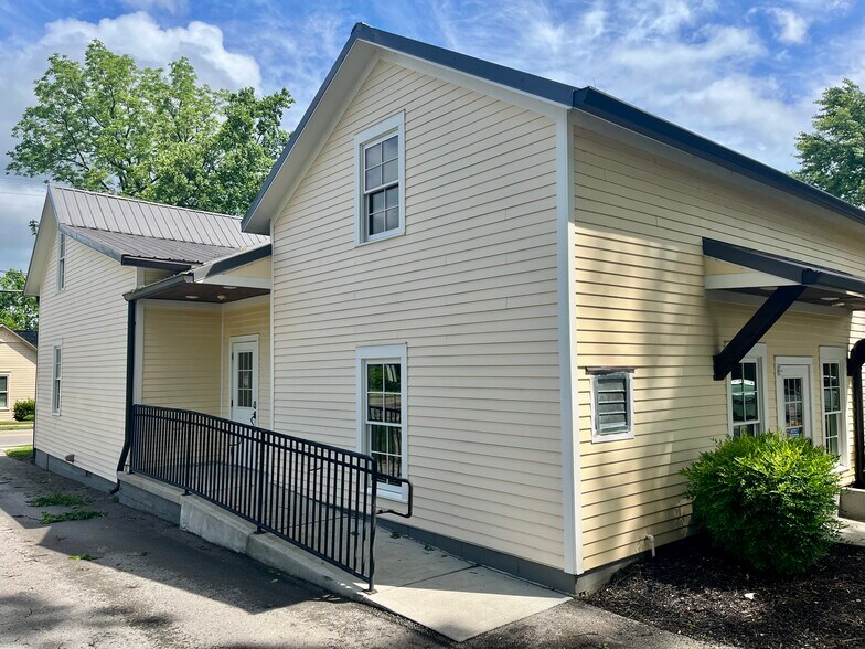 More Photos Of 223 Bridge St, Franklin Storefront Retail Office For Lease