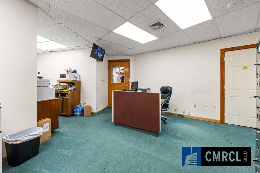 More Photos Of 131 Beverley, Brooklyn Flex For Lease