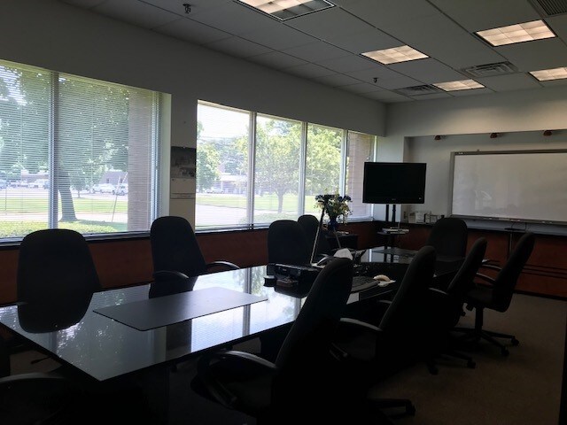 More Photos Of 103 Bauer Dr, Oakland Manufacturing For Lease