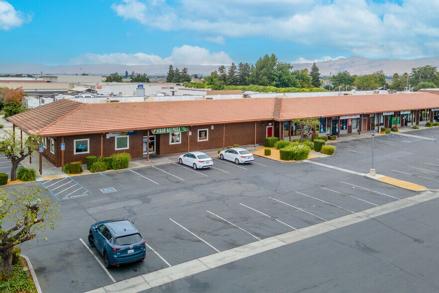 More Photos Of 191 San Felipe Rd, Hollister Unknown For Lease