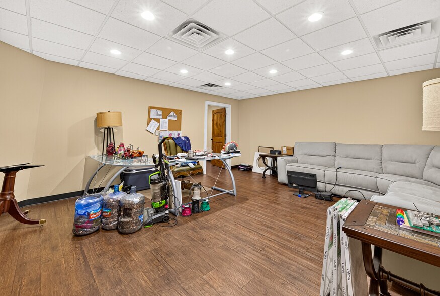 More Photos Of 214 N Loop 336 E, Conroe Office For Sale