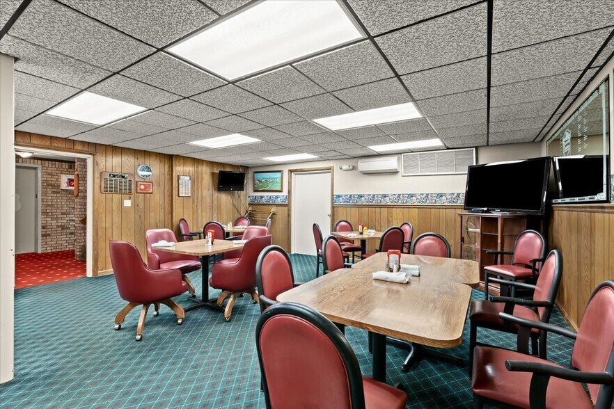 More Photos Of 9512 E Lippincott Blvd, Davison Golf Course Driving Range For Sale