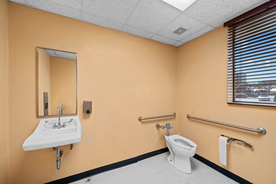 More Photos Of 1601 Liberty St, Richmond Medical For Lease