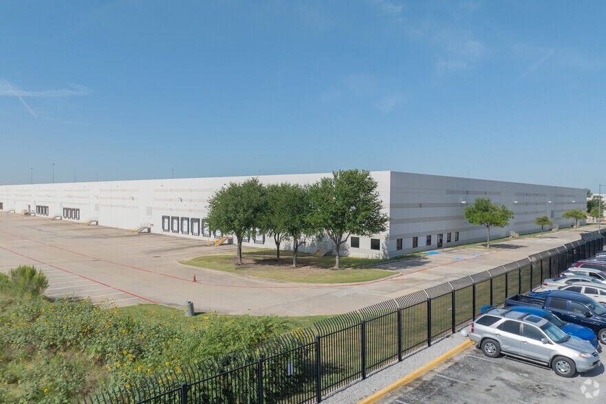 More Photos Of 3501 Sandshell Dr, Fort Worth Warehouse For Lease